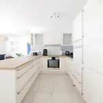 85qm, Parkplatz, Zentral, Grosser Balkon, 2 Baeder דירה פאדרבורן