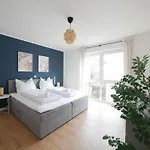 85qm, Parkplatz, Zentral, Grosser Balkon, 2 Baeder *