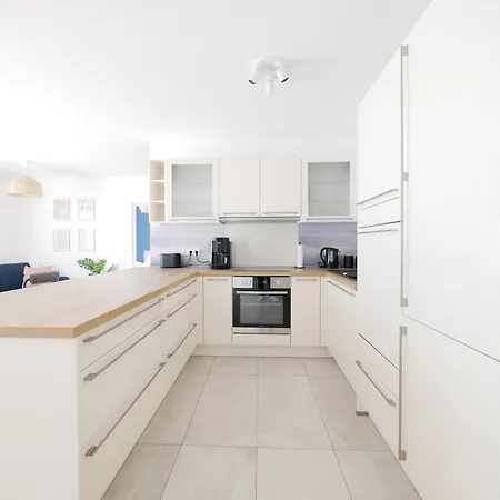 85qm, Parkplatz, Zentral, Grosser Balkon, 2 Baeder דירה פאדרבורן