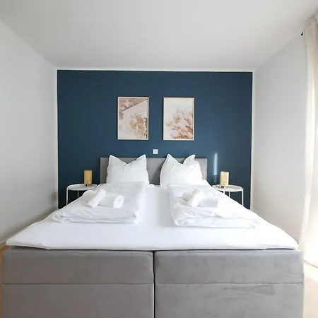 85qm, Parkplatz, Zentral, Grosser Balkon, 2 Baeder *