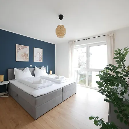 85qm, Parkplatz, Zentral, Grosser Balkon, 2 Baeder *