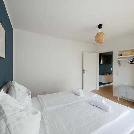 85qm, Parkplatz, Zentral, Grosser Balkon, 2 Baeder Apartment Paderborn