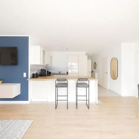 Apartment 85qm, Parkplatz, Zentral, Grosser Balkon, 2 Baeder *