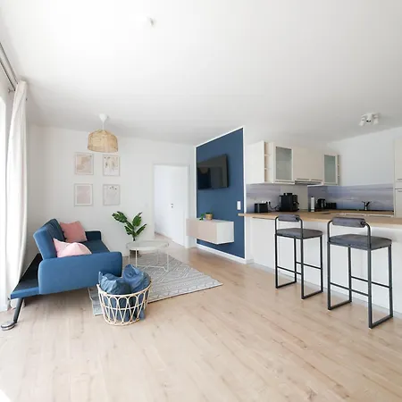 85qm, Parkplatz, Zentral, Grosser Balkon, 2 Baeder Apartment Paderborn