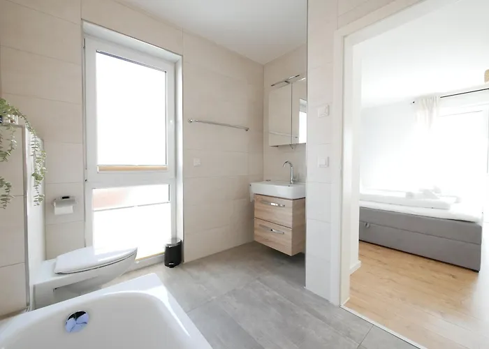 Apartamento 85qm, Parkplatz, Zentral, Grosser Balkon, 2 Baeder *