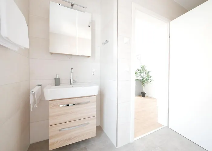 85qm, Parkplatz, Zentral, Grosser Balkon, 2 Baeder