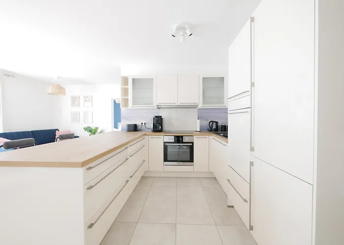 85qm, Parkplatz, Zentral, Grosser Balkon, 2 Baeder Apartamento Paderborn