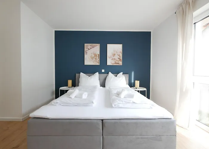 85qm, Parkplatz, Zentral, Grosser Balkon, 2 Baeder *