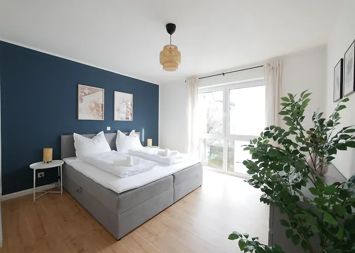 85qm, Parkplatz, Zentral, Grosser Balkon, 2 Baeder *