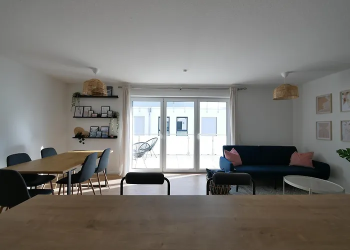 85qm, Parkplatz, Zentral, Grosser Balkon, 2 Baeder Apartamento *