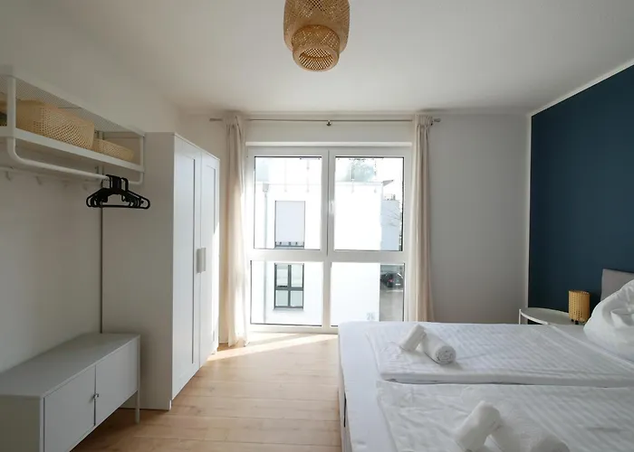 85qm, Parkplatz, Zentral, Grosser Balkon, 2 Baeder Apartamento *