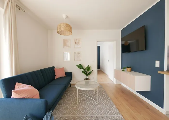 85qm, Parkplatz, Zentral, Grosser Balkon, 2 Baeder *